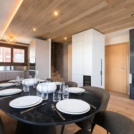Arcelin - 4 Pieces Pour 8 Personnes 384 Courchevel